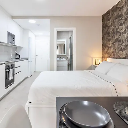 Apartment And Home, Canteras
